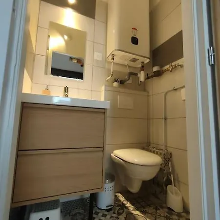 Sous Les Toits Apartment *